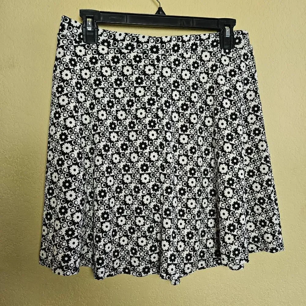 NWT Gilli Geometric Skirt